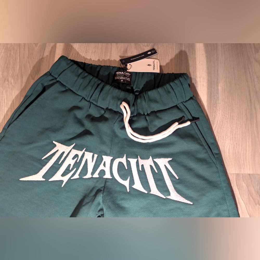Tenaciti Shorts Forest Green NWT - Picture 4 of 4